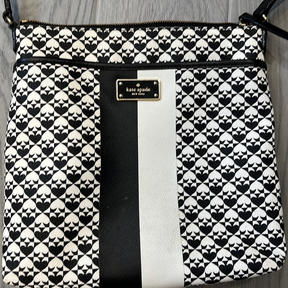 Black and white kate spade crossbody used good condition